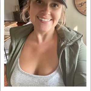 Meet your Posher, Leslie